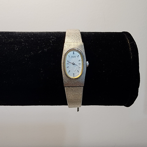 Seiko Vintage Silver Womens Watch with Gold Accent - Picture 2 of 7